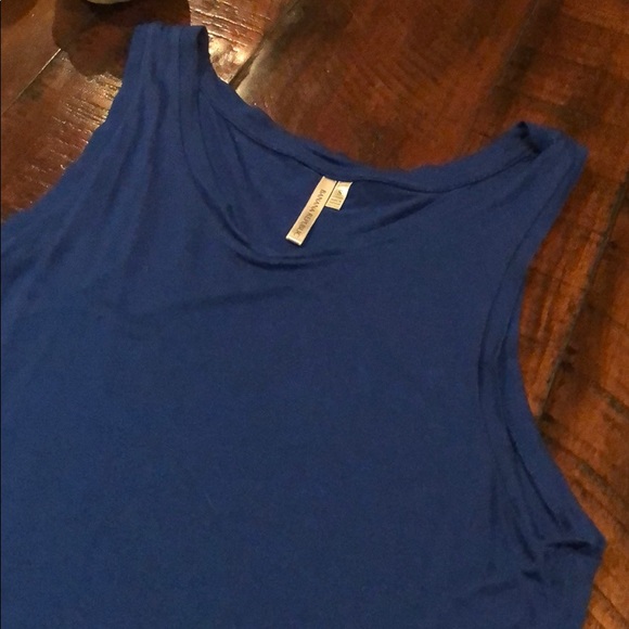 Blue tank top from Banana Republic - Picture 3 of 3